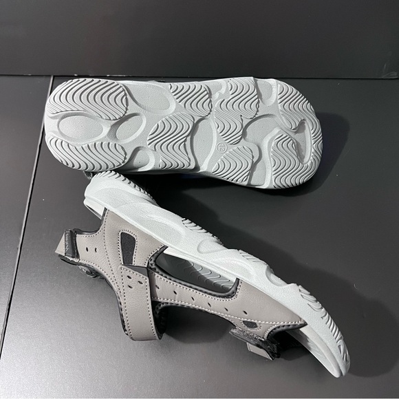 ***NWT*** Men’s Hurley Strapped Sandals - Picture 3 of 6